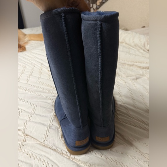 Women’s tall navy Uggs - Picture 2 of 3